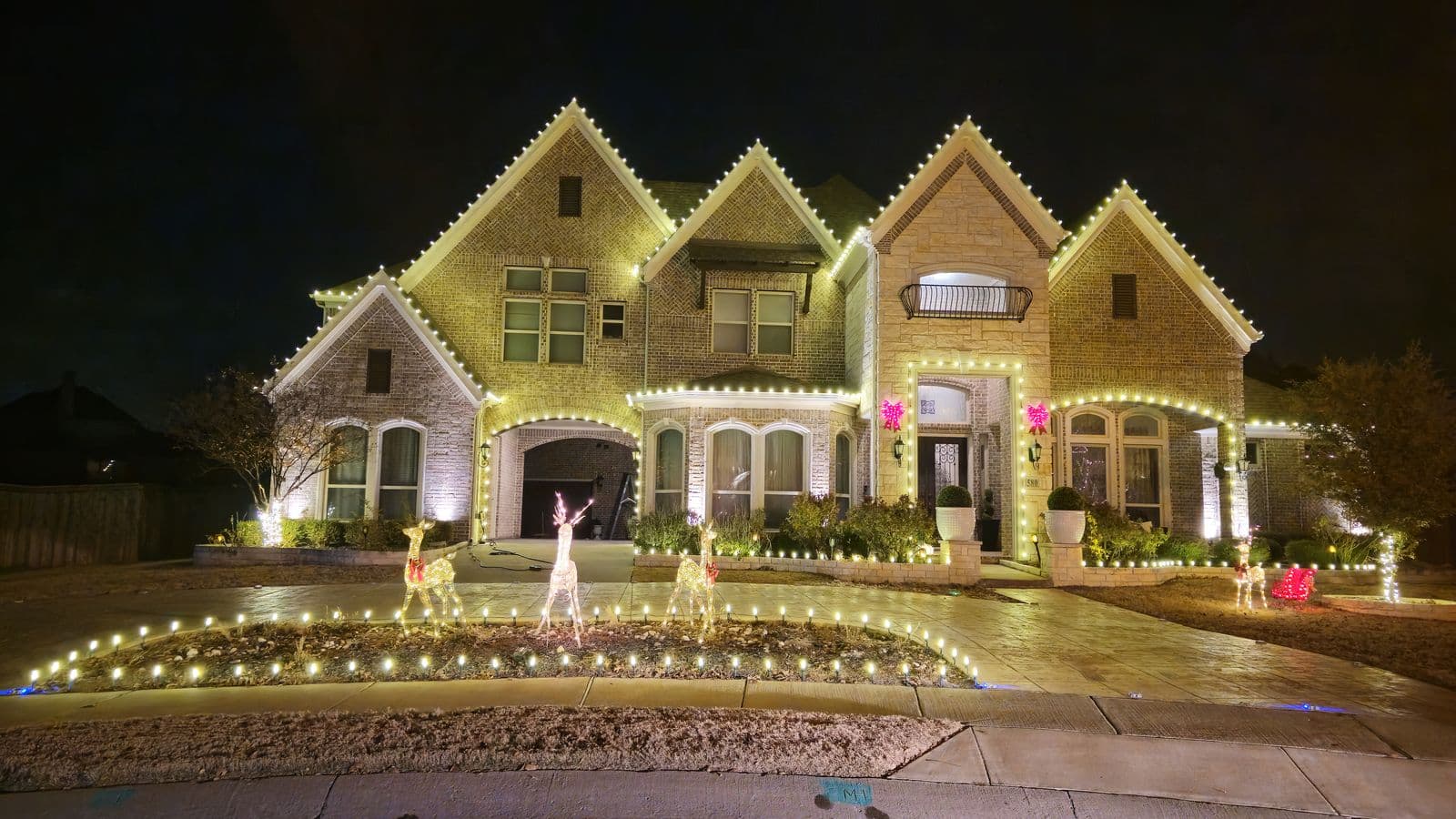 Estate Rooflines & Yard Decor